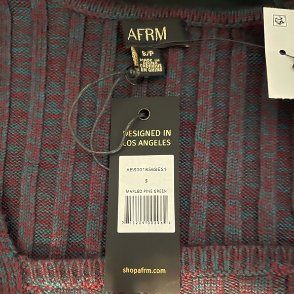 Sweater dress with cut out detail - Picture 4 of 6